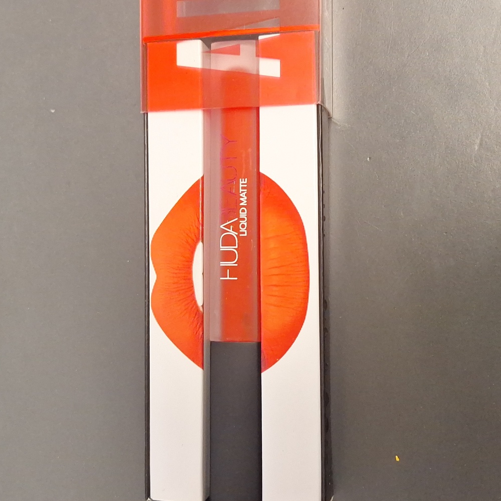 Alluring Huda liquid matte